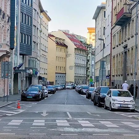 Apartamento Spacious 118m 4br Apartment, Center, Grosslingova *