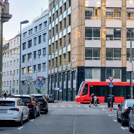 Spacious 118m 4br Apartment, Center, Grosslingova *