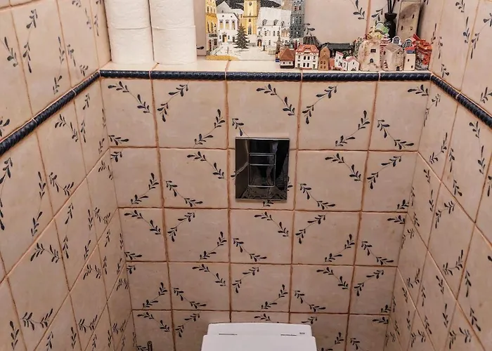 Spacious 118m 4br Apartment, Center, Grosslingova דירה *