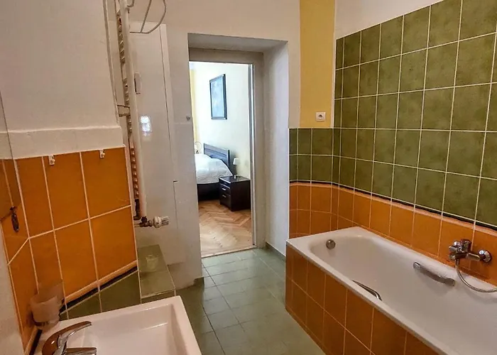 דירה Spacious 118m 4br Apartment, Center, Grosslingova